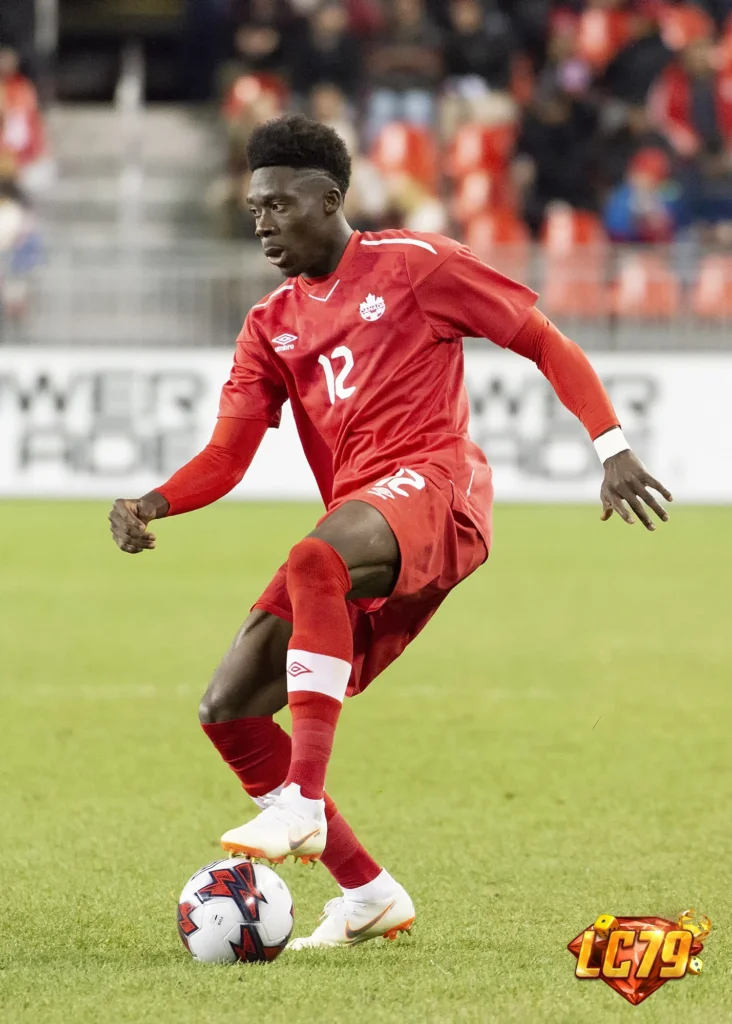 Alphonso Davies của Canada, ảnh Wikimedia Commons đã đóng watermark LC79