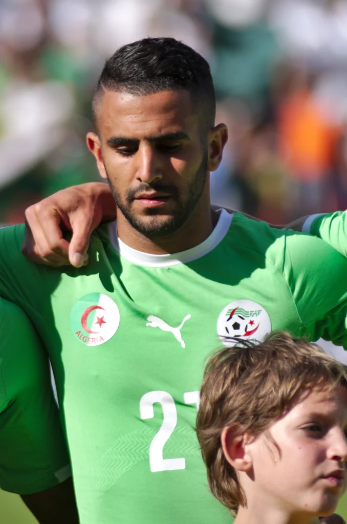 Riyad Mahrez trong màu áo đội tuyển Algeria