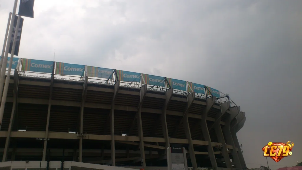 Estadio Azteca trước trận Mexico vs England, ảnh đã gắn watermark LC79