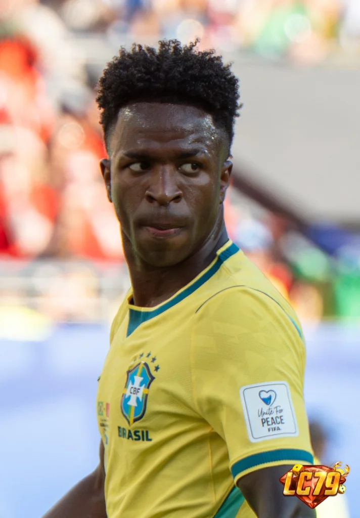 Vinícius Júnior trong màu áo Brazil, ảnh đã watermark LC79
