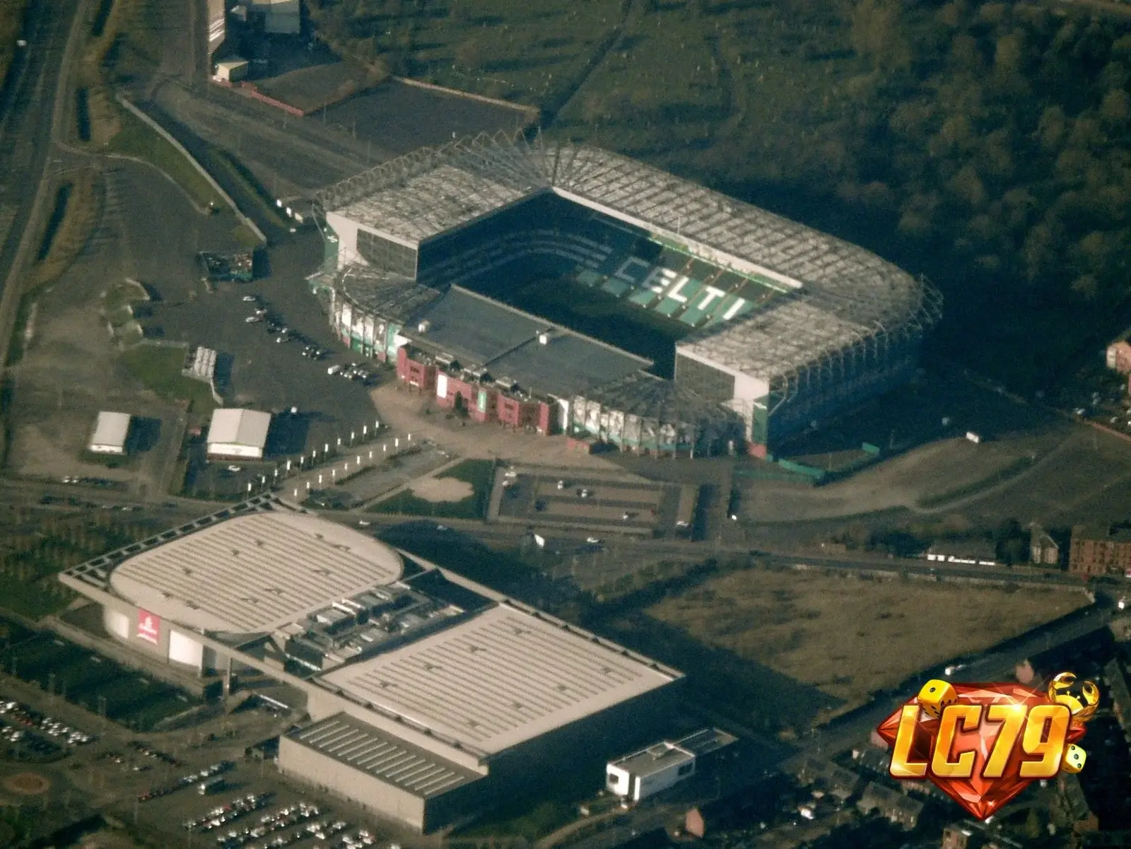 Celtic Park nhìn từ trên cao, ảnh Wikimedia Commons đã đóng watermark LC79