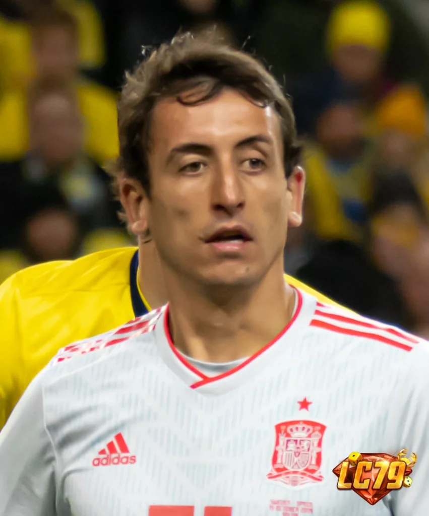 Mikel Oyarzabal trong màu áo tuyển Tây Ban Nha trước trận Portugal vs Spain