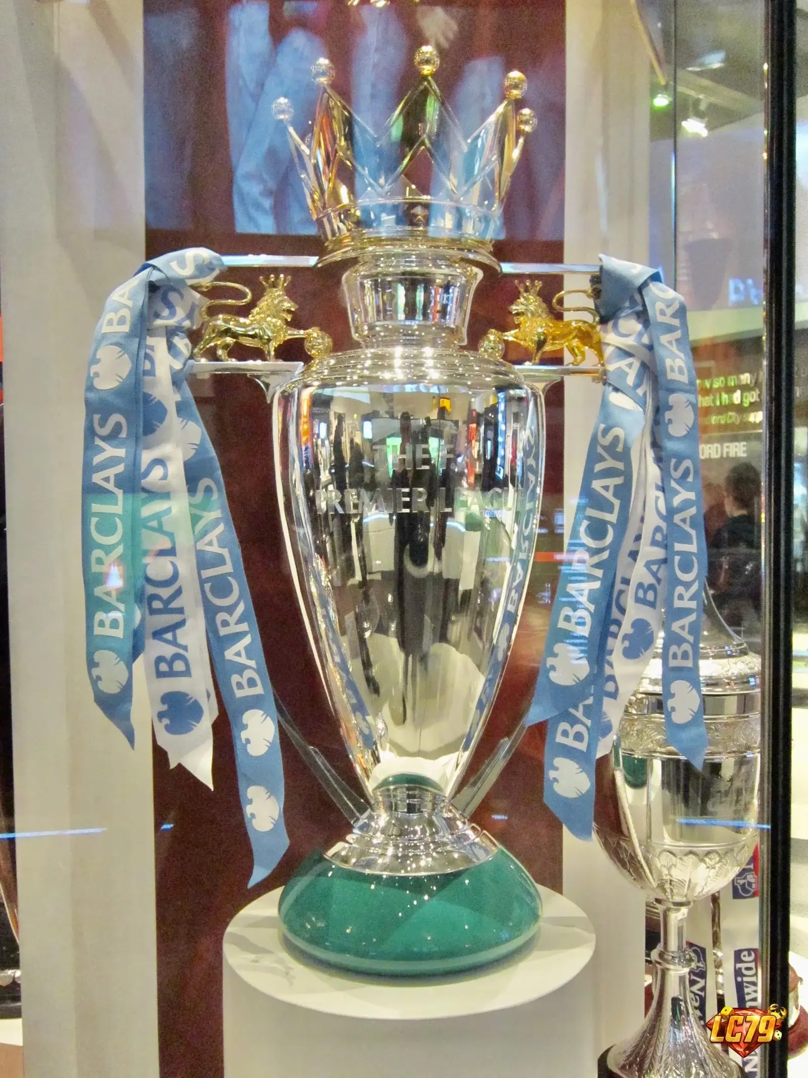 Cúp Premier League tại National Football Museum, ảnh minh họa cho kỳ chuyển nhượng hè 2026