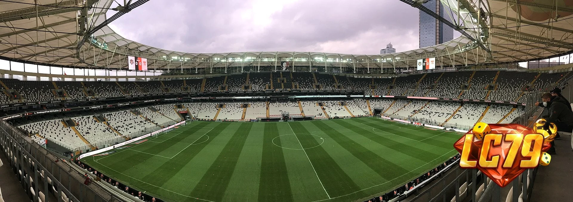 Beşiktaş Park tại Istanbul, ảnh Wikimedia Commons đã đóng watermark LC79