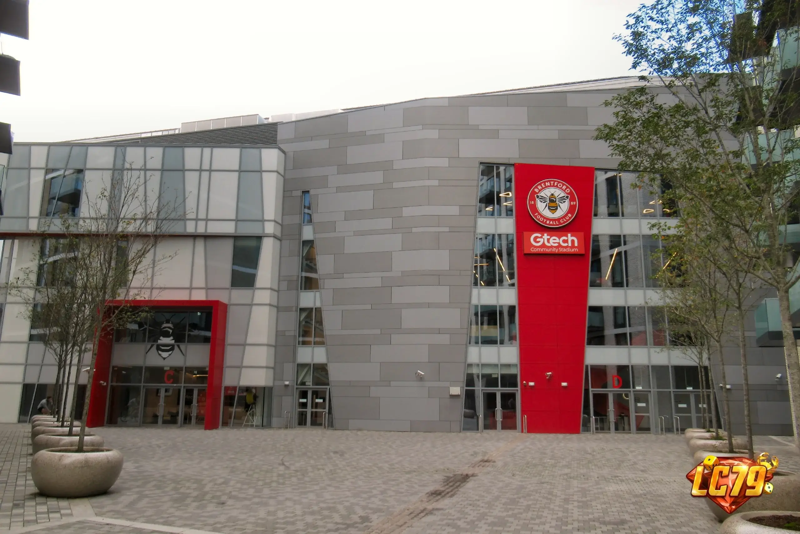 Gtech Community Stadium truoc tran Brentford vs Chelsea Premier League 18/9