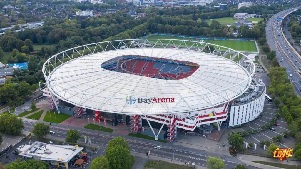 BayArena truoc tran Leverkusen vs Celje o Europa League