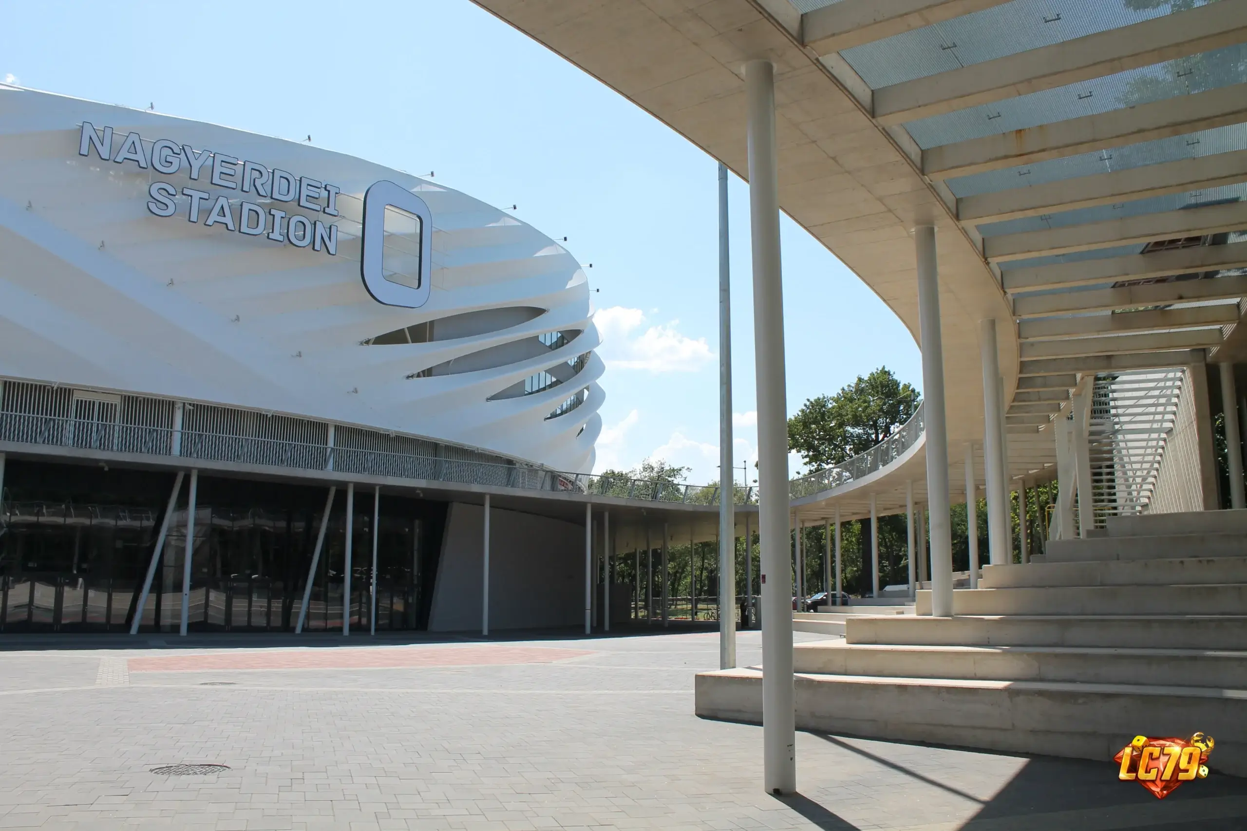 Nagyerdei Stadion tại Debrecen trước trận Israel vs Kosovo