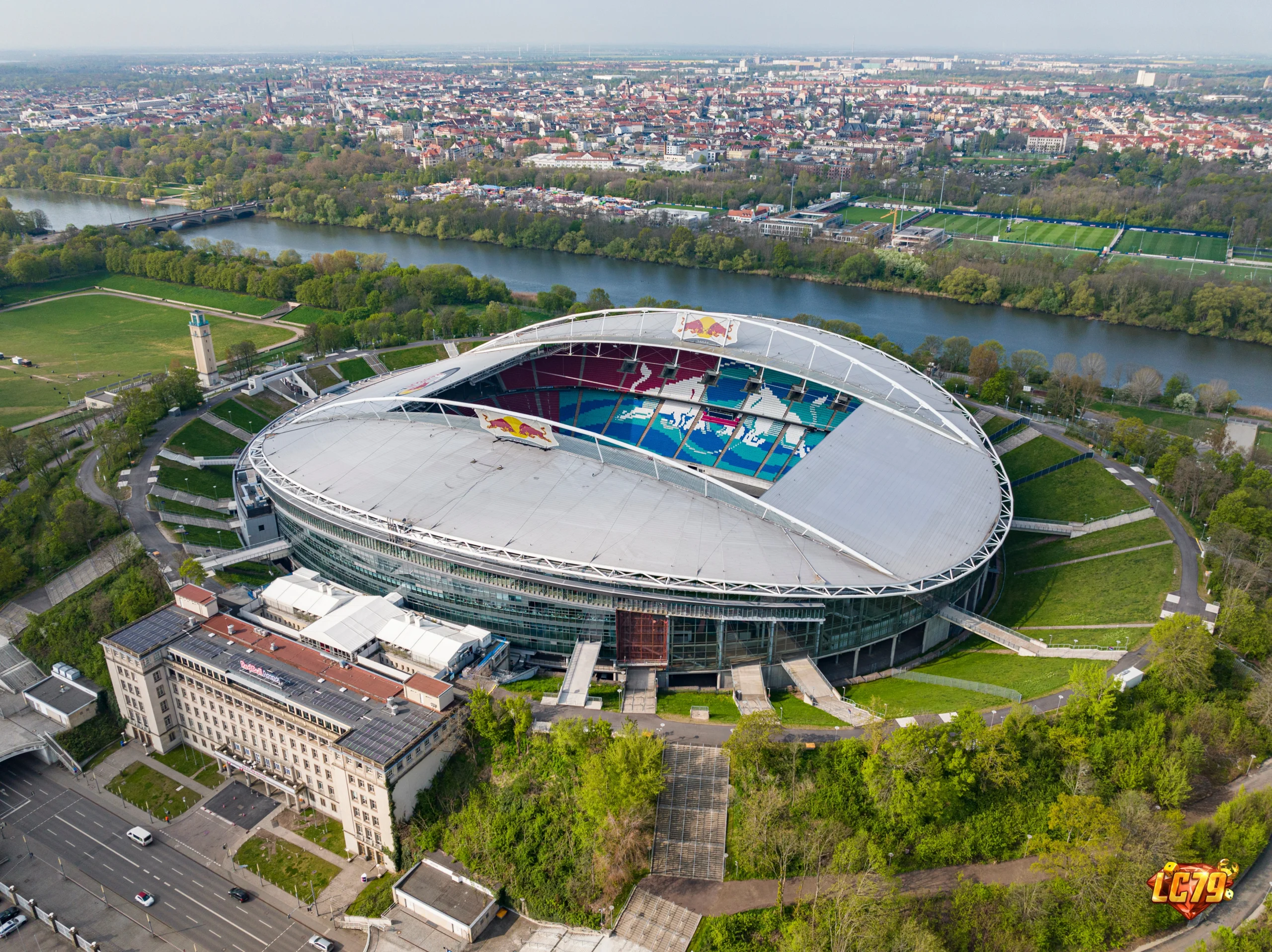 Red Bull Arena Leipzig trước trận Leipzig vs Man City, ảnh đã đóng watermark LC79