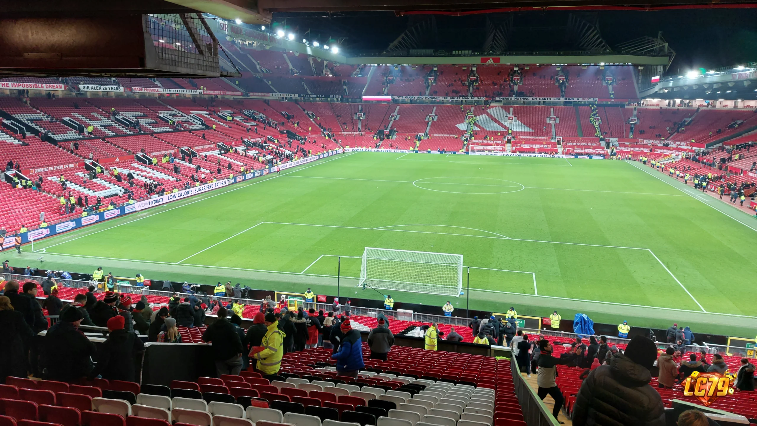 Old Trafford trước trận Man United vs Roma ngày 03/11, ảnh đã đóng watermark LC79
